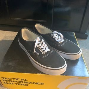 Men’s Black and white vans size 8.5